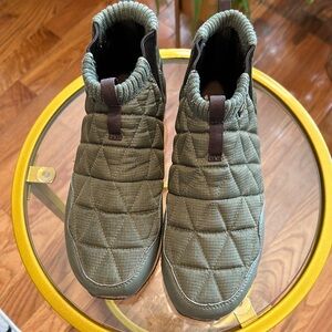 Teva slip in boot/sneaker